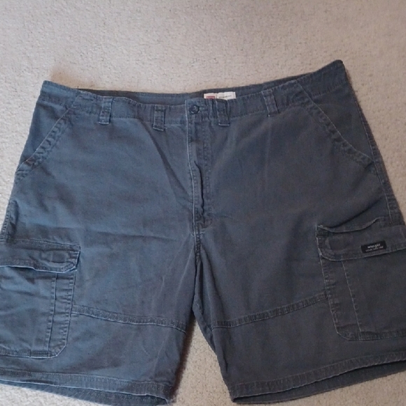 Wrangler Relaxed Fit Cargo Shorts - Picture 1 of 9